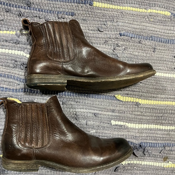 Frye Chelsea boots size 8.5 womans EUC - Picture 3 of 3